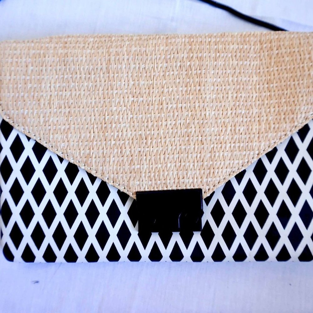 $90 WITCHERY black/white RATTAN CLUTCH snake chain shoulder CROSS-BODY handbag ♡ - Picture 6 of 10
